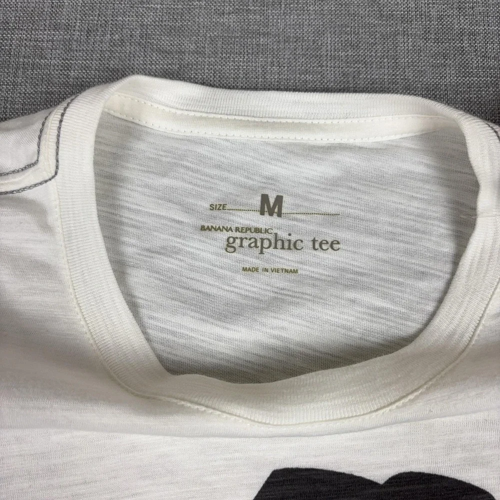 Banana Republic Shirt Mens M White Elephant Graphic Tee Tagless Cotton Jersey